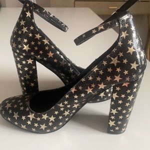 COPY - Madden Girl Black/Gold Star Pumps size 8